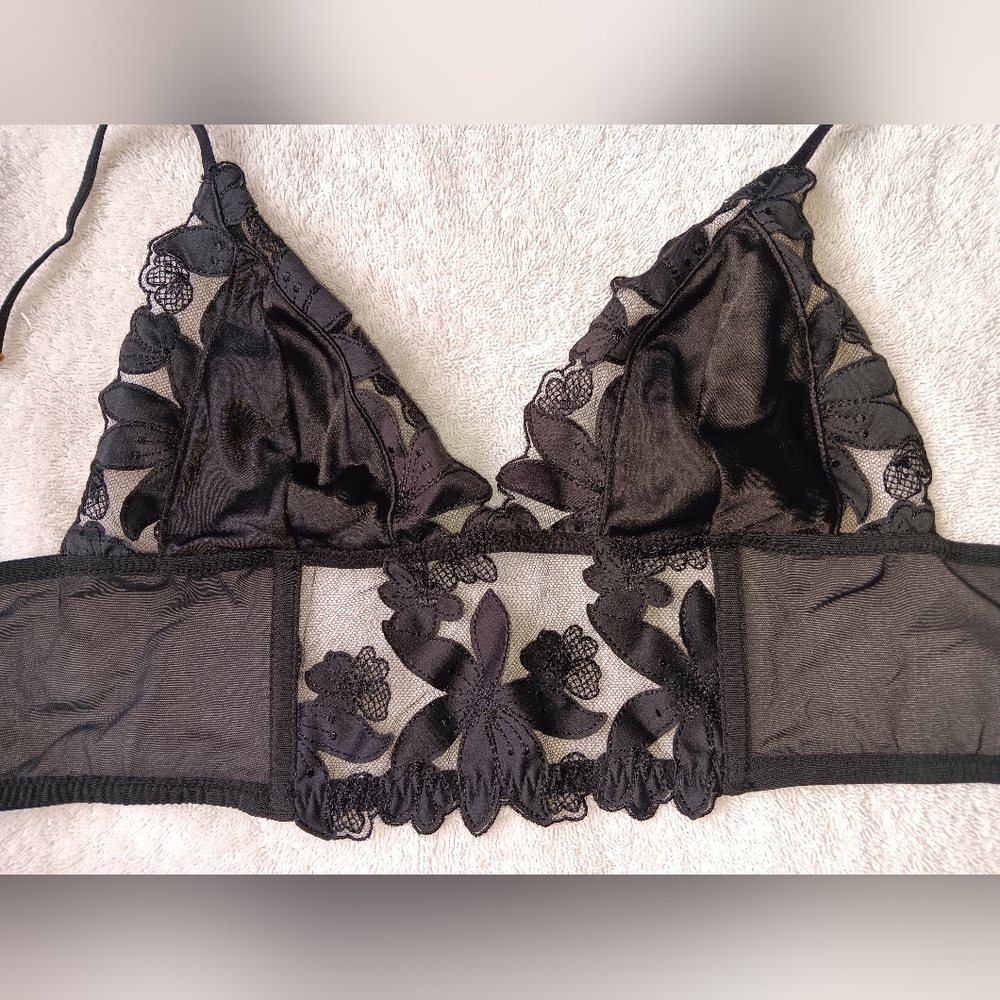 Victoria's Secret Black Mesh Floral Embroidered Long Line Bralette. Size S. - Picture 7 of 12